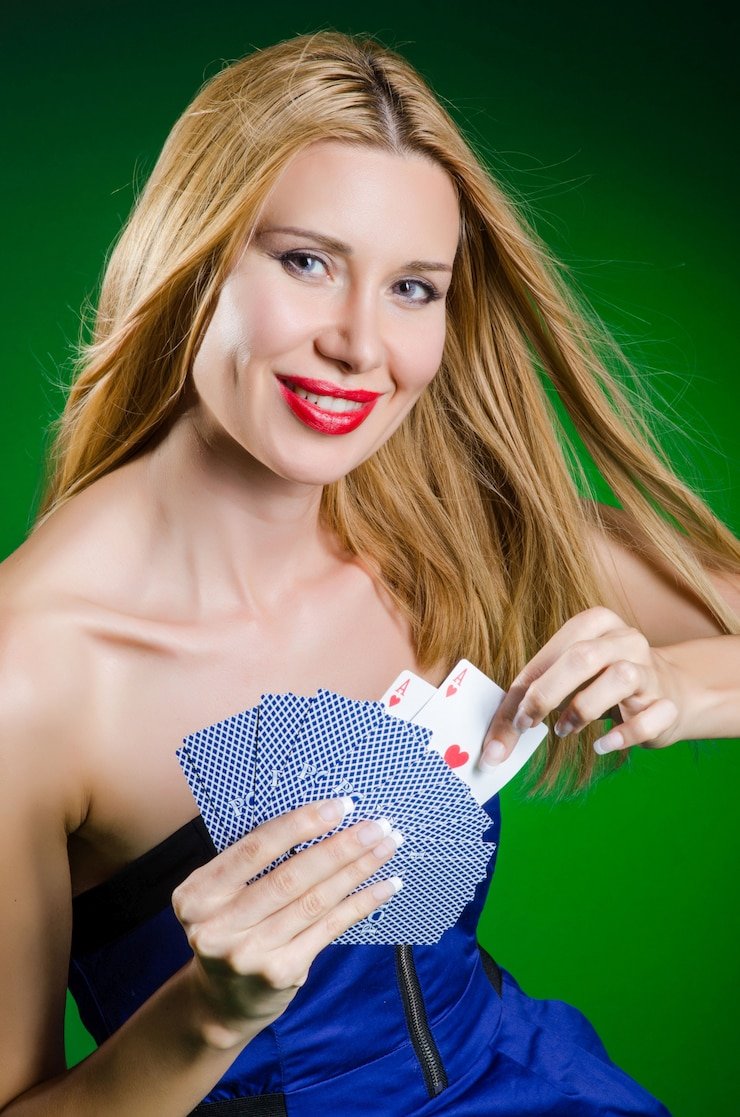Platform oyo4d menampilkan meja dealer langsung, slot games, dan pasar sportsbook di aplikasi mobile